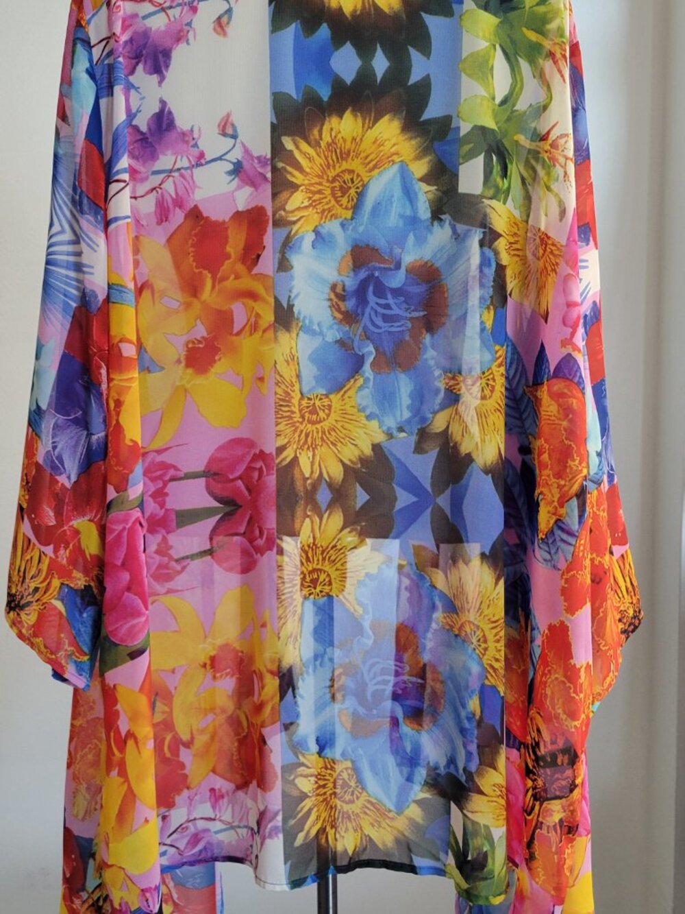 Vibrant Floral Art-to-Wear Sheer Kimono Jacket | S/M - Picture 4 of 16